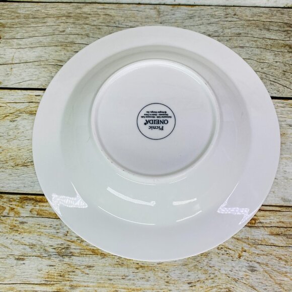 Oneida PICNIC  All White Embossed Rim Stoneware Round 9" Rim Soup Bowl Set of 4 - Picture 9 of 16
